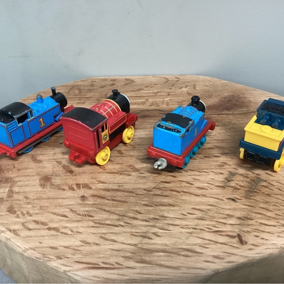 🔵 4 Set of Thomas The Tank Train Toys - Oldest is 1985 - Diecast & Plastic - Picture 4 of 12